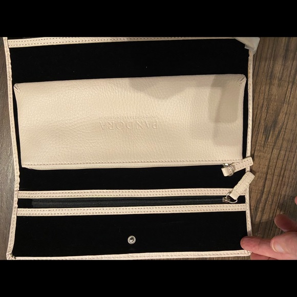 NWOT Pandora Jewellery Case - Picture 4 of 4